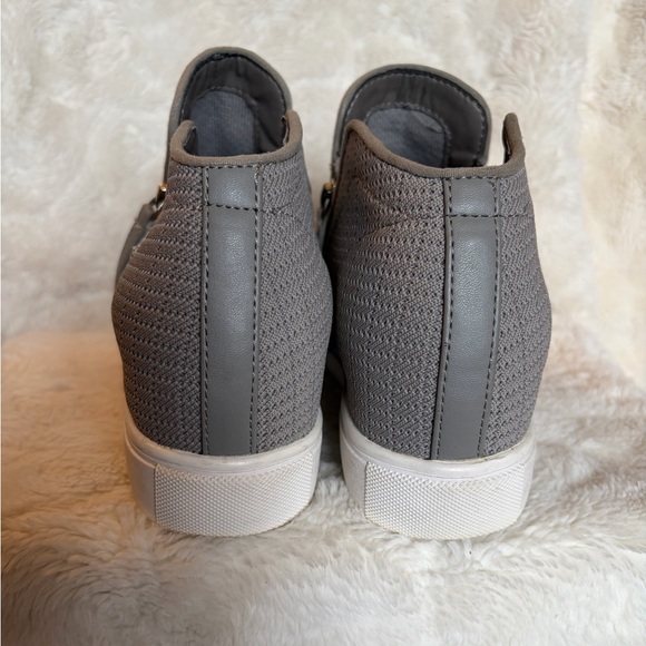 Steve Madden| Women's Camden Knit Wedge Sneakers | Size 7 - Picture 4 of 10